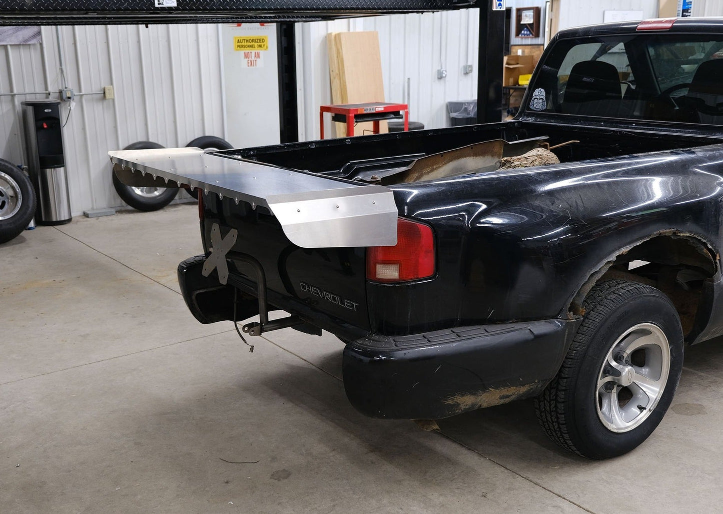 Motion Raceworks 1994-04 2nd Gen Step-Side S10 / Sonoma 15" Strutless Drag Wing 31-150-Motion Raceworks-Motion Raceworks