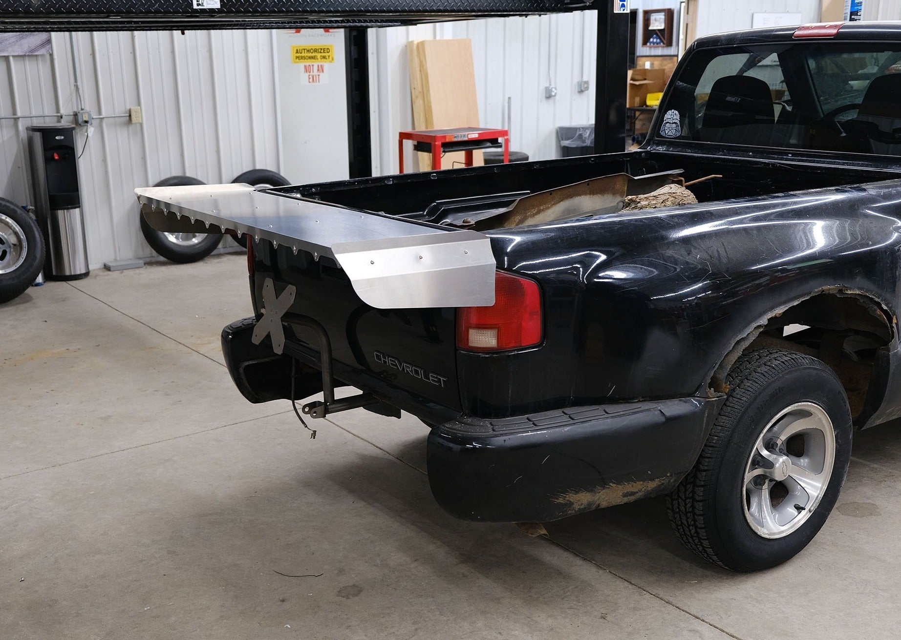 Motion Raceworks 1994-04 2nd Gen Step-Side S10 / Sonoma 15" Strutless Drag Wing 31-150-Motion Raceworks-Motion Raceworks